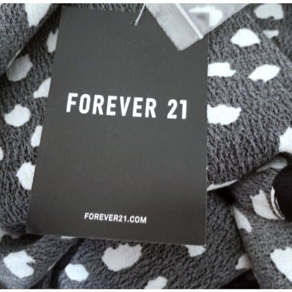 FOREVER 21 BLACK & WHITE ROMPER SZ.M NWT. - Picture 8 of 9